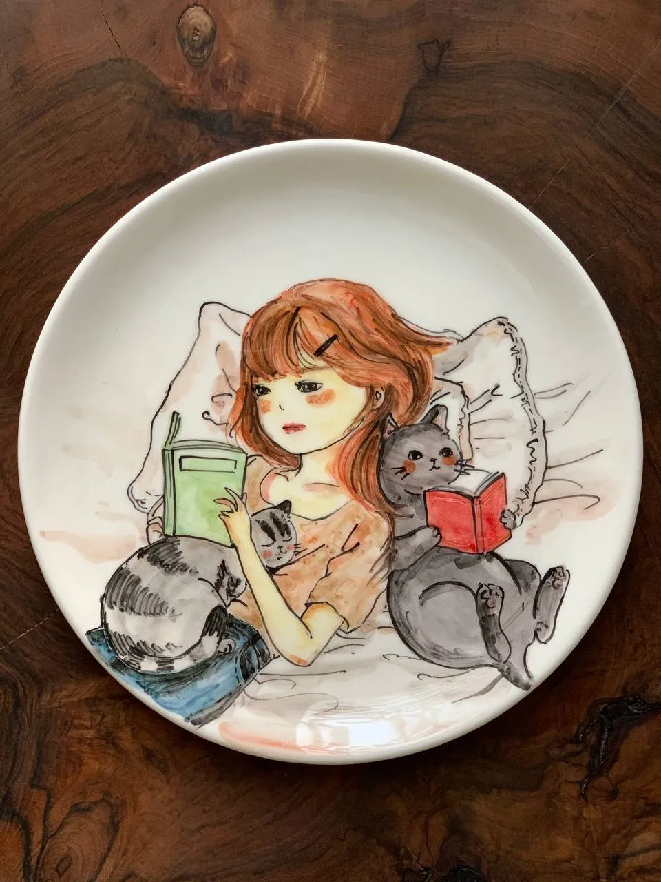 Decorative hand-painted ceramic plate, 27cm anime